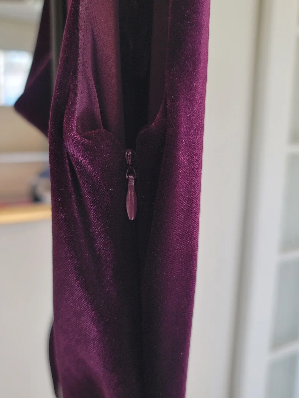 JESSICA HOWARD Plum Velvet Cowl Neck Cocktail Dress Small Defect Size 8
